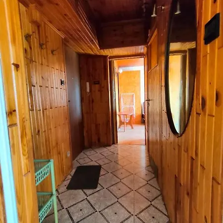 Skromne 2 Pokojowe Mieszkanie Na Znanym I Popularnym Osiedlu Akademickim-lumumbowo! Apartment
