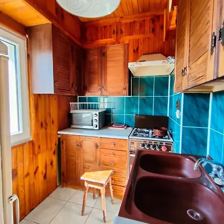 Skromne 2 Pokojowe Mieszkanie Na Znanym I Popularnym Osiedlu Akademickim-lumumbowo! Apartment *